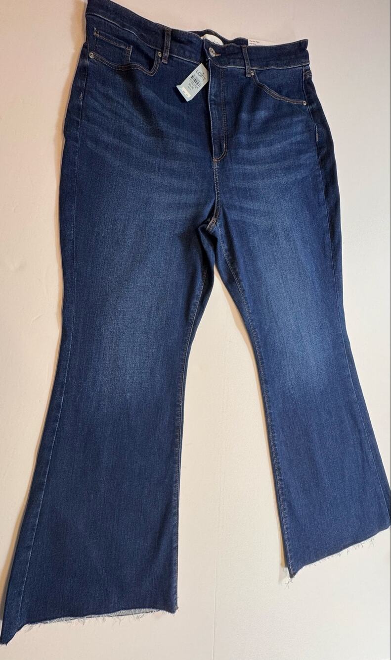 NWT Loft Made & Loved High Rise Slim Flare Curvy Fit Petite Frayed Jeans 33 / 16